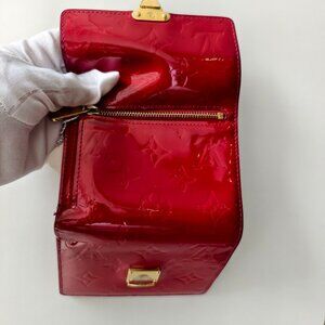 Louis Vuitton Vernis Koala Wallet in Pomme D'Amour